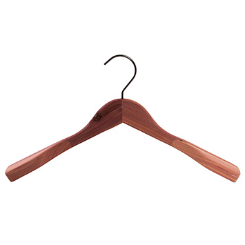 Cintre contour du corps avec de larges épaules